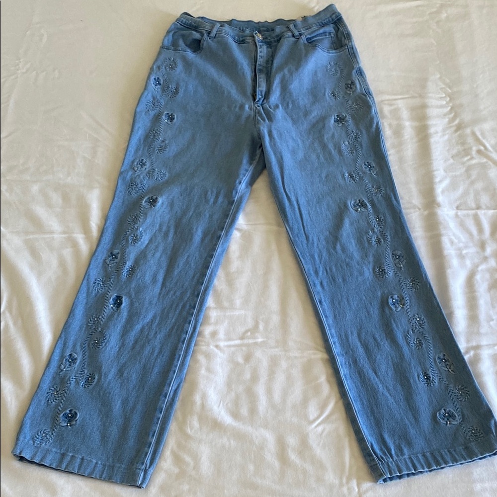Lafeir Nier Blue Embroidered Flowers and Rhinstones Jeans. Size Medium.